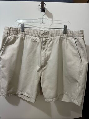 Item 061926C
Men's Flat-Front Shorts in Light Cream